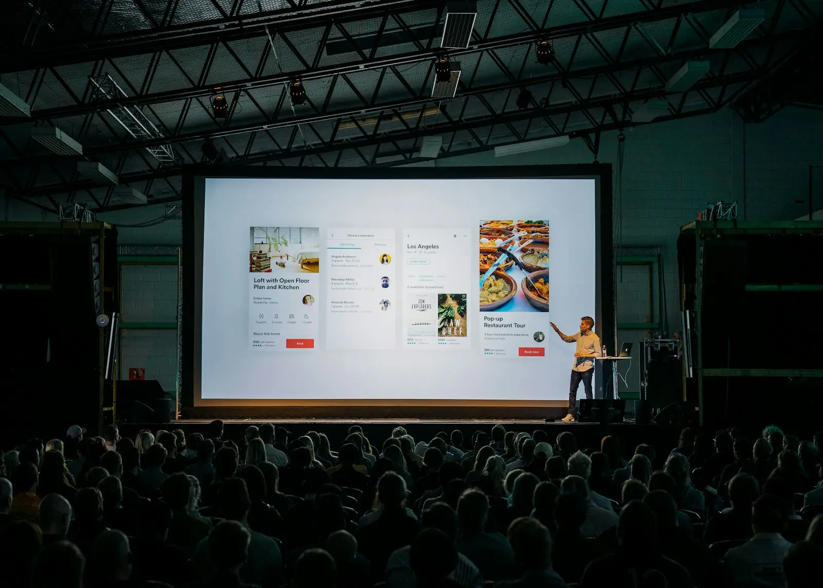 Gran evento corporativo con pantallas LED gigantes